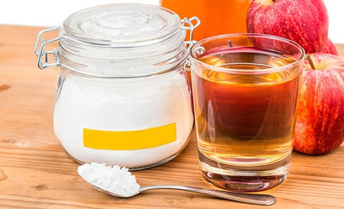 trị hôi nách bằng baking soda và giấm táo 